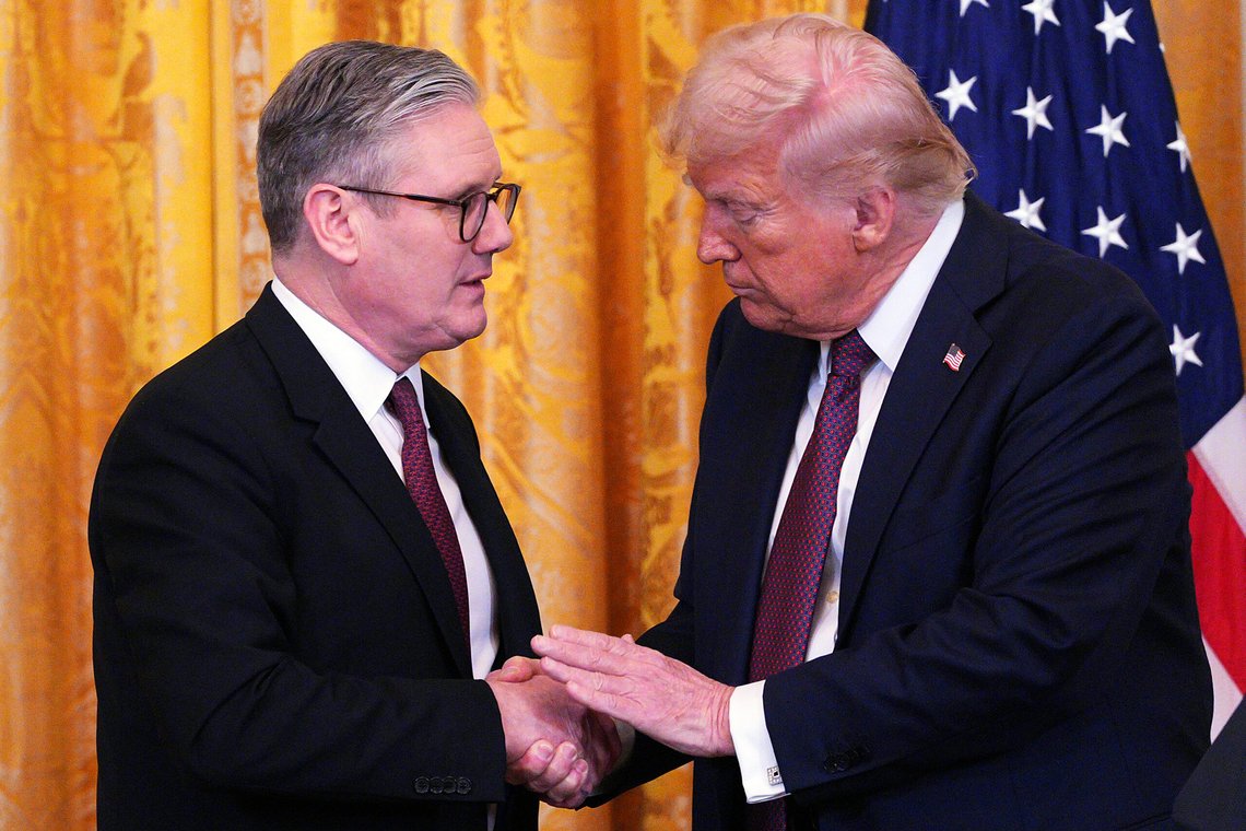 Det ser jo hyggelig ut, men under overflaten bygger det seg opp til en konflikt mellom de to gamle allierte USA og Storbritannia. Foto: Carl Court/Pool Photo via AP/ NTB Det ser jo hyggelig ut, men under overflaten bygger det seg opp til en konflikt mellom de to gamle allierte USA og Storbritannia. Foto: Carl Court/Pool Photo via AP/ NTB