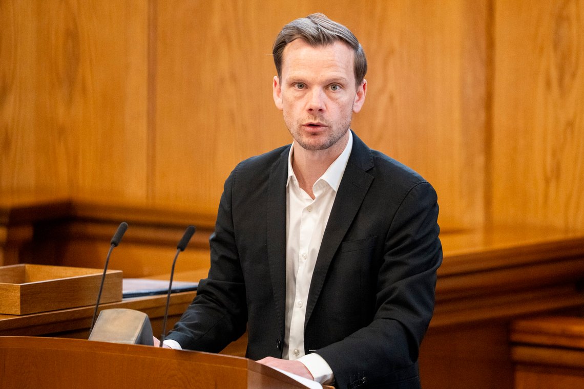 Justisminister Peter Hummelgaard (S) under et møte i Folketingssalen på Christiansborg i København, 11. april 2025. Foto: Ida Marie Odgaard, Ritzau Scanpix. Justisminister Peter Hummelgaard (S) under et møte i Folketingssalen på Christiansborg i København, 11. april 2025. Foto: Ida Marie Odgaard, Ritzau Scanpix.