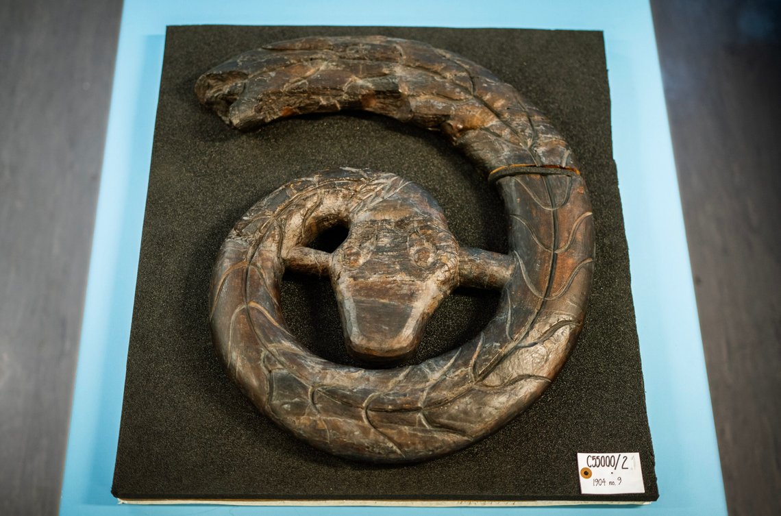 Det originale ormehodet fra Osebergskipet skal vises frem for aller første gang på en utstilling på Historisk museum i Oslo. Foto: Ole Berg-Rusten / NTB Det originale ormehodet fra Osebergskipet skal vises frem for aller første gang på en utstilling på Historisk museum i Oslo. Foto: Ole Berg-Rusten / NTB