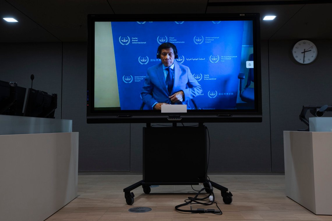 Rodrigo Duterte er umåtelig populær på Filippinene, selv om han for tiden sitter internert i Haag for brudd på menneskerettighetene. Foto: AP/Peter Dejong/NTB Rodrigo Duterte er umåtelig populær på Filippinene, selv om han for tiden sitter internert i Haag for brudd på menneskerettighetene. Foto: AP/Peter Dejong/NTB