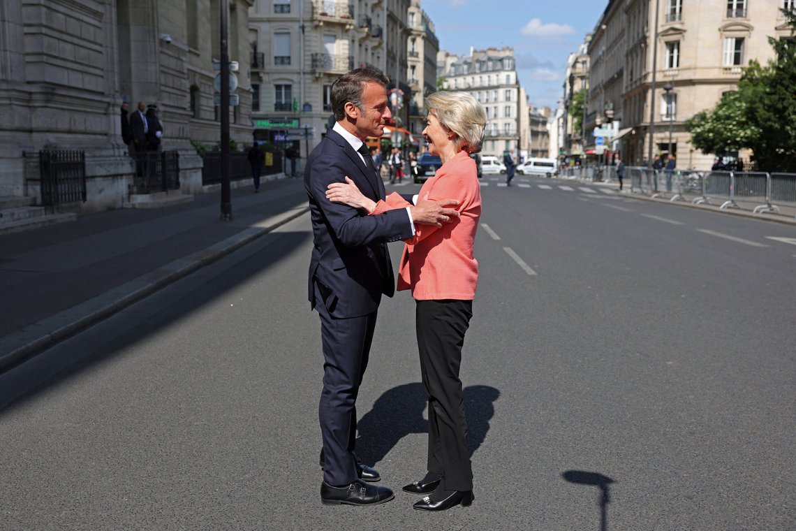 French President Emmanuel Macron welcomes European Commission President Ursula Von der Leyen as she arrives at the "Choose Europe for Science" event, to encourage researchers and scientists from all over the world to practice in Europe, at the Sorbonne University in Paris, Monday, May 5, 2025.(Gonzalo Fuentes/Pool via AP) French President Emmanuel Macron welcomes European Commission President Ursula Von der Leyen as she arrives at the "Choose Europe for Science" event, to encourage researchers and scientists from all over the world to practice in Europe, at the Sorbonne University in Paris, Monday, May 5, 2025.(Gonzalo Fuentes/Pool via AP)
