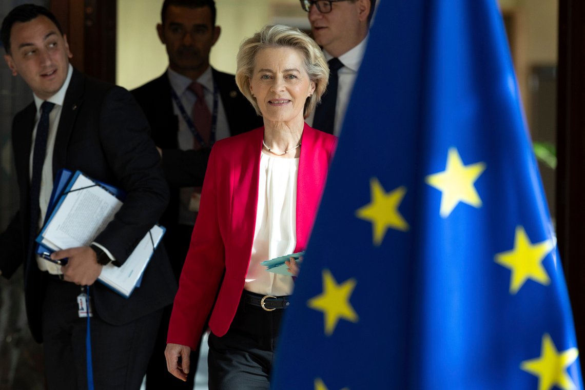 EU-kommisjonens president Ursula von der Leyen hilser vedtaket om å opprette et gigantisk forsvarsfond i EU-regi velkommen. Foto: AP / NTB EU-kommisjonens president Ursula von der Leyen hilser vedtaket om å opprette et gigantisk forsvarsfond i EU-regi velkommen. Foto: AP / NTB