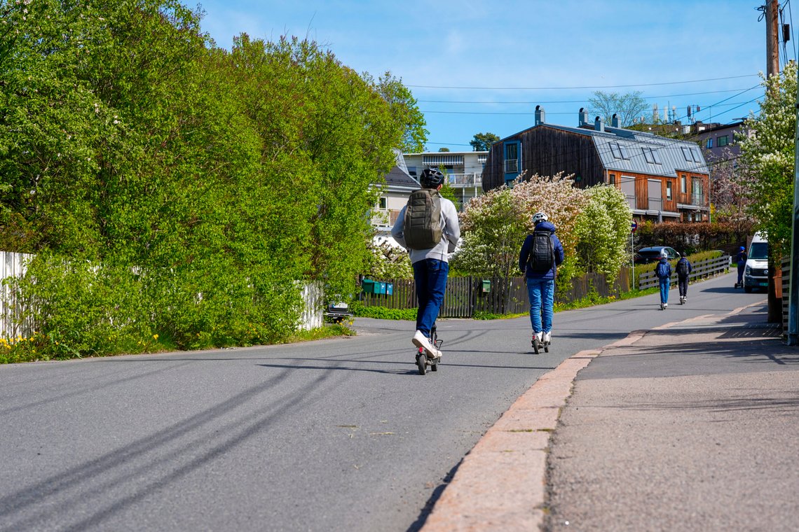 Veldig praktisk, men bøtene er skyhøye om man blir tatt for å kjøre sparkesykkel i påvirket tilstand. Foto: Lise Åserud / NTB Veldig praktisk, men bøtene er skyhøye om man blir tatt for å kjøre sparkesykkel i påvirket tilstand. Foto: Lise Åserud / NTB