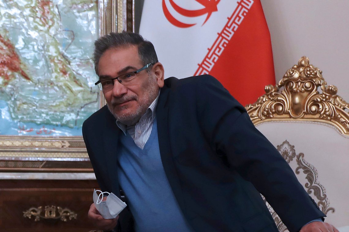 Ali Shamkhani sier Iran er villig til å gi fra seg alt høyanriket uran i en ny atomavtale, dersom USA opphever alle sanksjonene mot landet. Arkivfoto: Vahid Salemi / AP / NTB Ali Shamkhani sier Iran er villig til å gi fra seg alt høyanriket uran i en ny atomavtale, dersom USA opphever alle sanksjonene mot landet. Arkivfoto: Vahid Salemi / AP / NTB