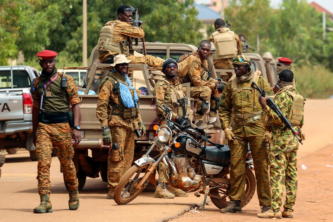 Illustrasjonsbilde av soldater i Burkina Faso. Foto: AP/Kilaye Bationo/NTB Illustrasjonsbilde av soldater i Burkina Faso. Foto: AP/Kilaye Bationo/NTB