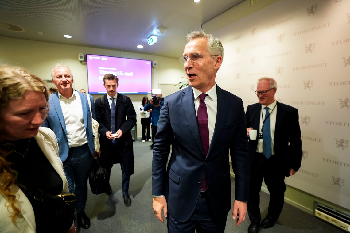 Finansminister Jens Stoltenberg (Ap) ble utfordret av flere partier på oljefondets investeringer i Israel under den åpne høringen i finanskomiteen på Stortinget tirsdag. Foto: Lise Åserud / NTB Finansminister Jens Stoltenberg (Ap) ble utfordret av flere partier på oljefondets investeringer i Israel under den åpne høringen i finanskomiteen på Stortinget tirsdag. Foto: Lise Åserud / NTB
