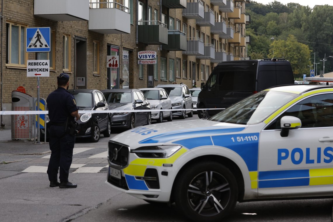 Göteborg, 2023. Teknikere jobber etter en eksplosjon i Olskroken-området, der en eksplosjon inntraff. Foto: Adam Ihse, TT -NTB. Göteborg, 2023. Teknikere jobber etter en eksplosjon i Olskroken-området, der en eksplosjon inntraff. Foto: Adam Ihse, TT -NTB.