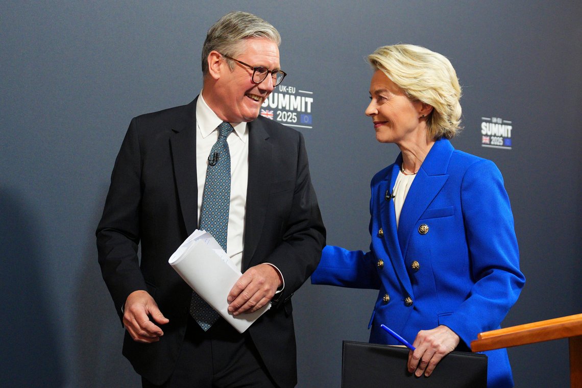 Keir Starmer virker mer opptatt av Ursula von der Leyens velvære ernn britiske fiskeres levekår. Foto: Carl Court/Pool Photo via AP/ NTB Keir Starmer virker mer opptatt av Ursula von der Leyens velvære ernn britiske fiskeres levekår. Foto: Carl Court/Pool Photo via AP/ NTB