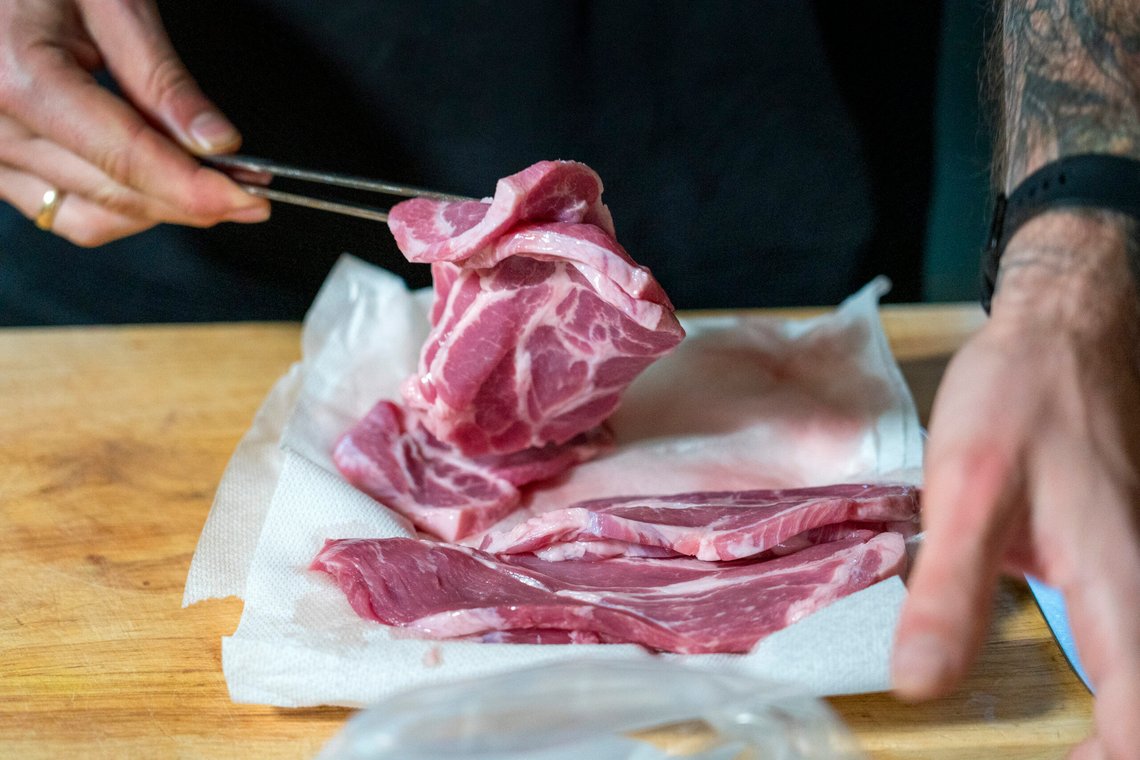 Butikkene selger mer kjøtt. Det bekymrer helsemyndighetene. Foto: Gorm Kallestad / NTB Butikkene selger mer kjøtt. Det bekymrer helsemyndighetene. Foto: Gorm Kallestad / NTB
