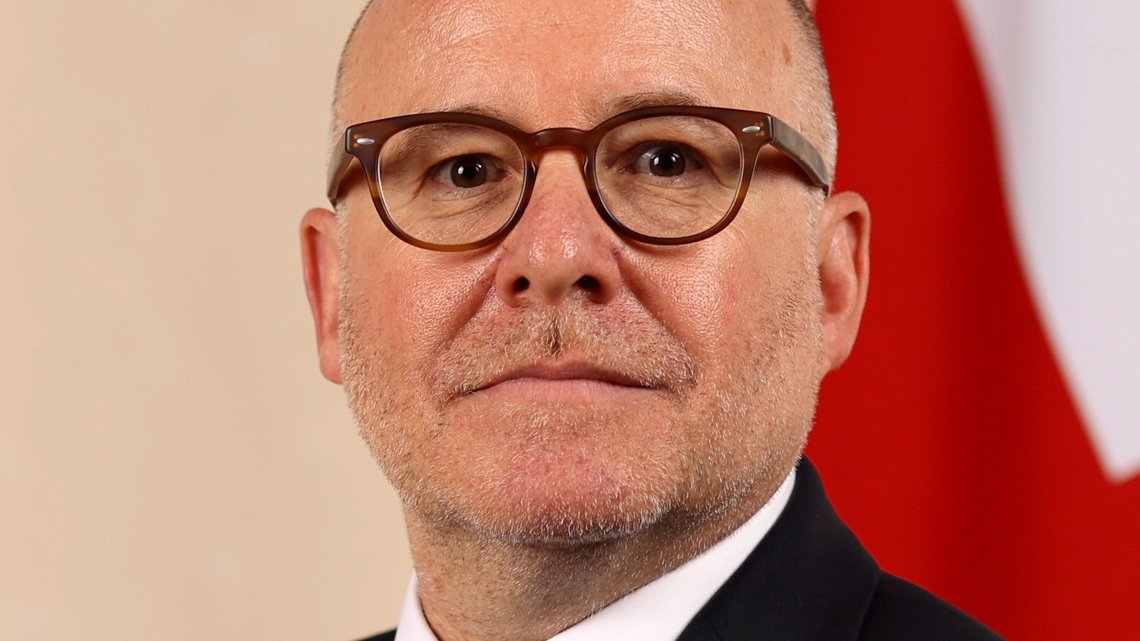 Richard Hermer. Foto: Lauren Hurley / No 10 Downing Street, OGL 3 via Wikimedia Commons. Richard Hermer. Foto: Lauren Hurley / No 10 Downing Street, OGL 3 via Wikimedia Commons.