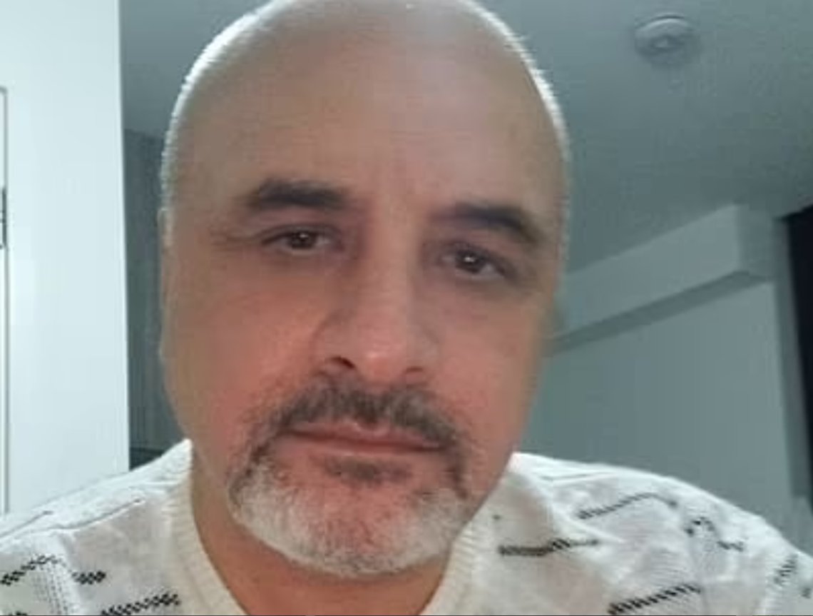 Hamit Coskun (50) er tiltalt for å forårsake uorden etter å ha brent en Koran. Det finnes ingen lover mot blasfemi i Storbritannia. Foto: X/ Coskun Hamit Coskun (50) er tiltalt for å forårsake uorden etter å ha brent en Koran. Det finnes ingen lover mot blasfemi i Storbritannia. Foto: X/ Coskun