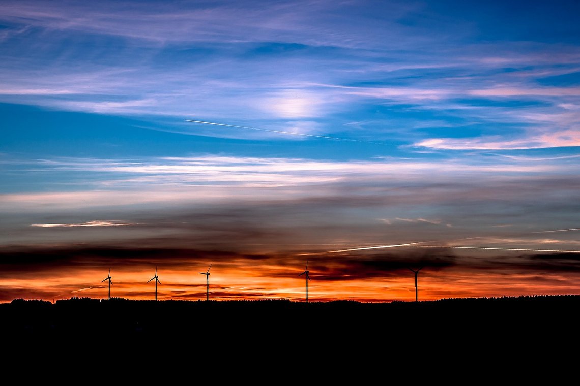 Solnedgangen over Europa vil foregå i skyggen av vindturbiner levert av det kinesiske militæret. Foto: Pixabay Solnedgangen over Europa vil foregå i skyggen av vindturbiner levert av det kinesiske militæret. Foto: Pixabay
