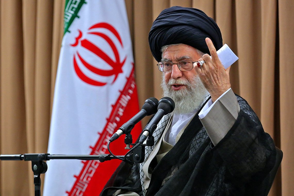 Ayatollah Seyyed Ali Hosseini Khamenei. Foto: farsi.khamenei.ir CC BY 4.0 Ayatollah Seyyed Ali Hosseini Khamenei. Foto: farsi.khamenei.ir CC BY 4.0