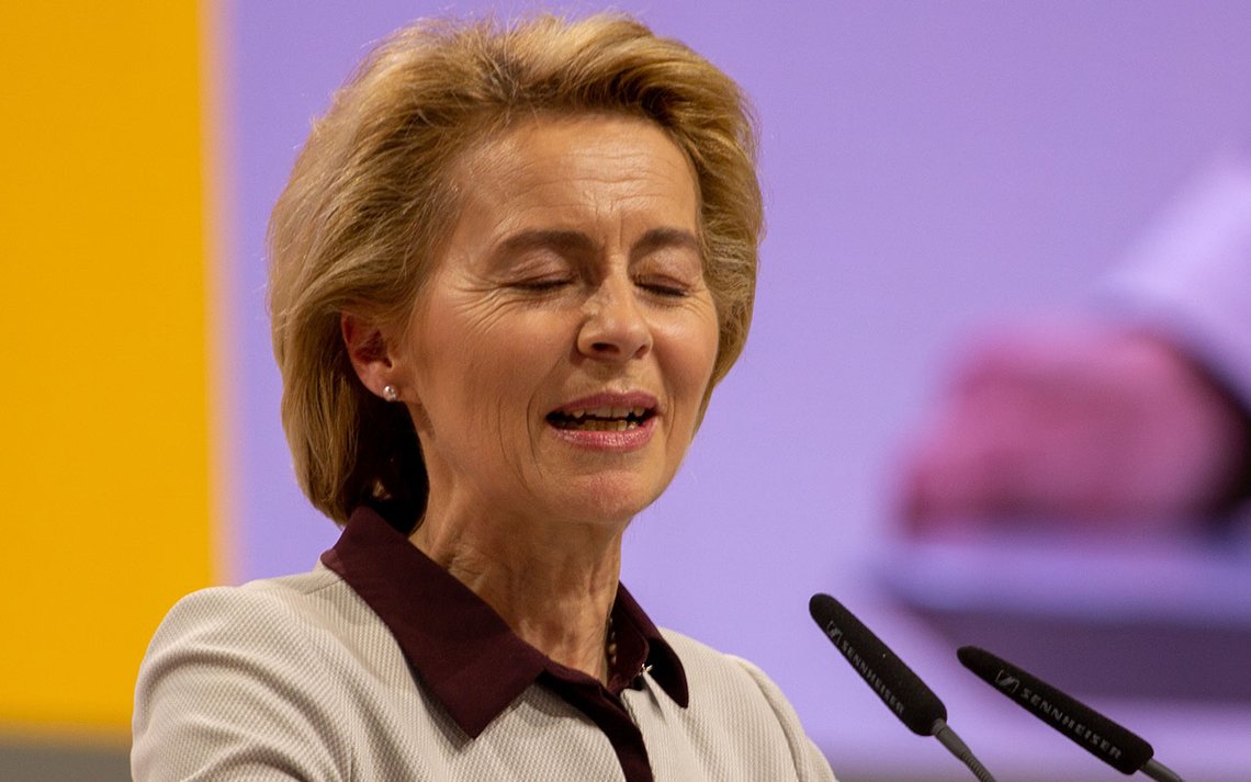 Europakommisjonens leder, Ursula von der Leyen, her med lukkede øyne. Foto: Olaf Kosinsky kosinsky.eu CC BY-SA 3.0-de, beskåret Europakommisjonens leder, Ursula von der Leyen, her med lukkede øyne. Foto: Olaf Kosinsky kosinsky.eu CC BY-SA 3.0-de, beskåret