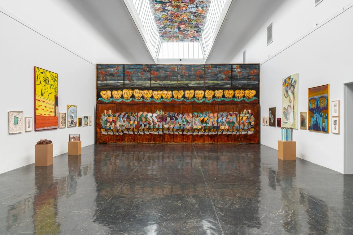 Utstilling: «Parasosialtvekkelsesapparat», 9. mai til 3. august, 2025, Kunstnernes hus. Foto: Øystein Thorvaldsen Utstilling: «Parasosialtvekkelsesapparat», 9. mai til 3. august, 2025, Kunstnernes hus. Foto: Øystein Thorvaldsen