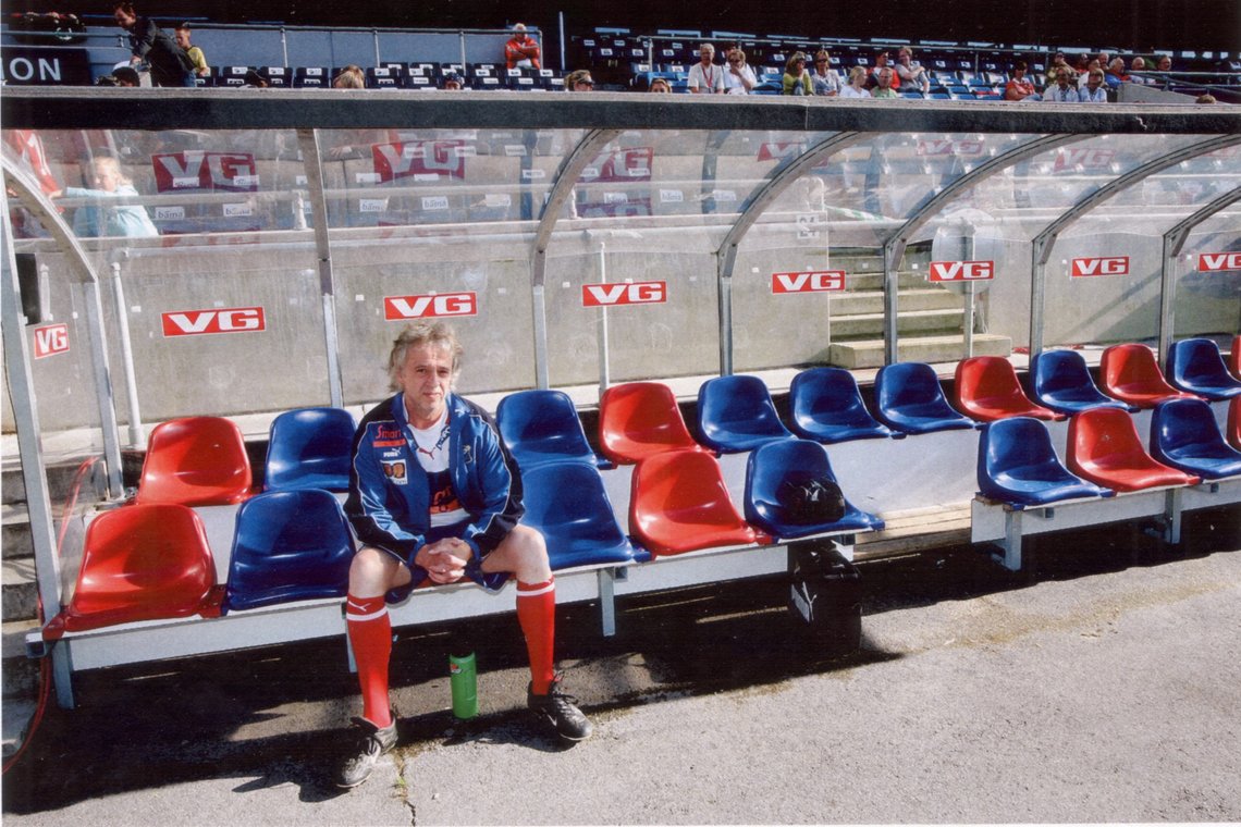 På Lyn-benken. Dagen de slo Viking 2-1. Jeg slapp ikke til. På Lyn-benken. Dagen de slo Viking 2-1. Jeg slapp ikke til.