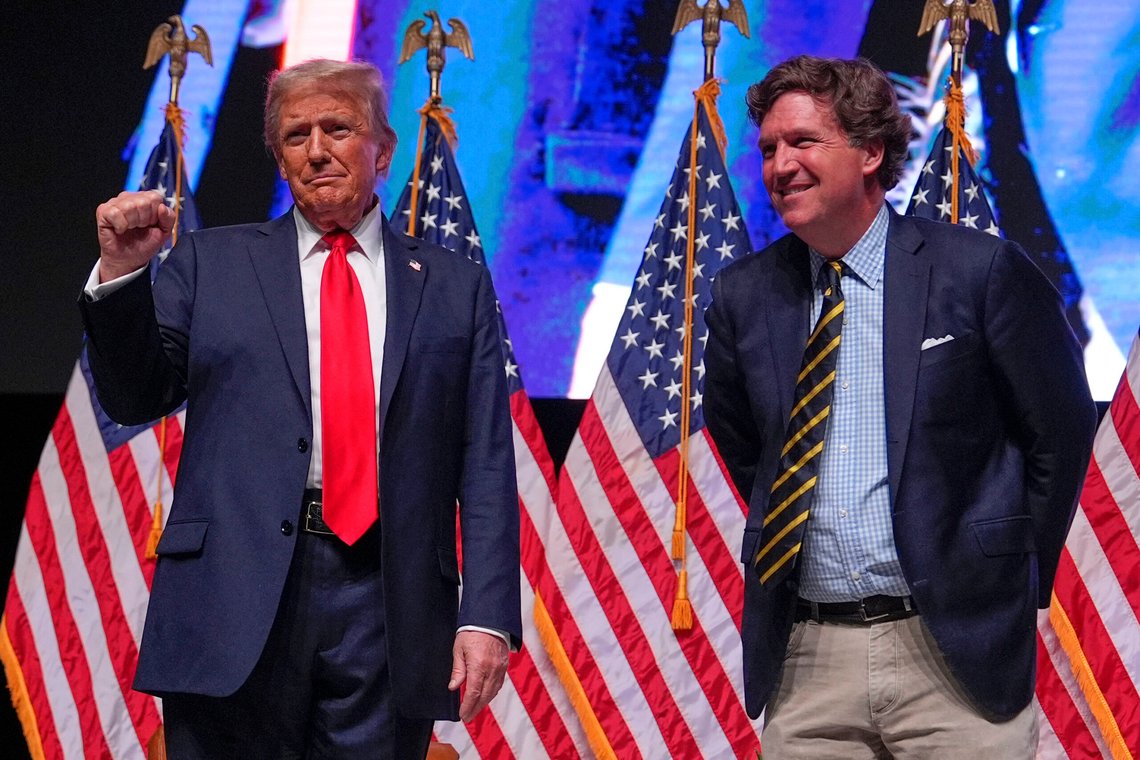 USAs president Donald Trump antyder at han støtter en krig mot Irak. Det var ikke alle hans allierte begeistret for, heller ikke den tidligere TV-verten Tucker Carlson. Nå sier Trump at det hele er en løgn. Foto: Julia Demaree Nikhinson / AP / NTB USAs president Donald Trump antyder at han støtter en krig mot Irak. Det var ikke alle hans allierte begeistret for, heller ikke den tidligere TV-verten Tucker Carlson. Nå sier Trump at det hele er en løgn. Foto: Julia Demaree Nikhinson / AP / NTB