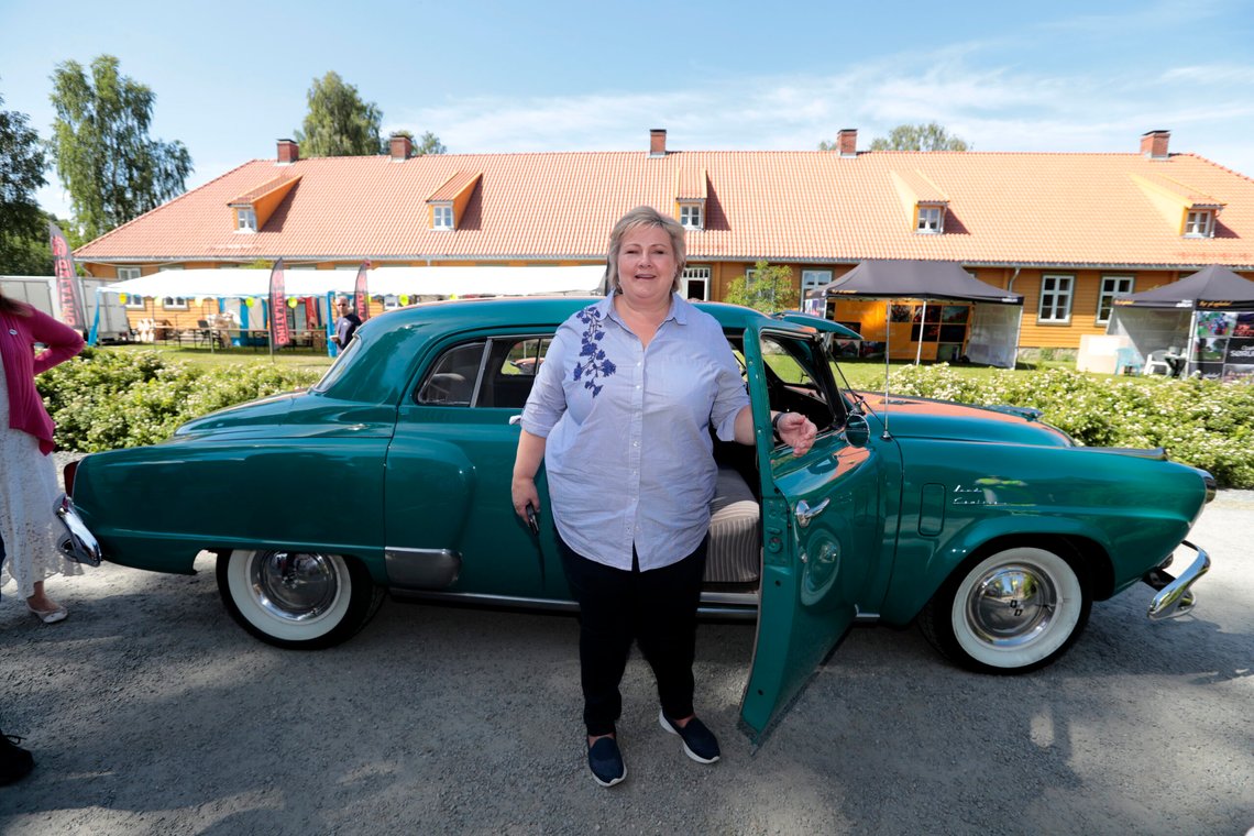 Blaker 20170701.
Statsminister Erna Solberg ankommer Blaker Skanse i Blaker i Amcar. Statsministeren er på østlands-turné.
Foto: Lise Åserud / NTB Blaker 20170701.
Statsminister Erna Solberg ankommer Blaker Skanse i Blaker i Amcar. Statsministeren er på østlands-turné.
Foto: Lise Åserud / NTB