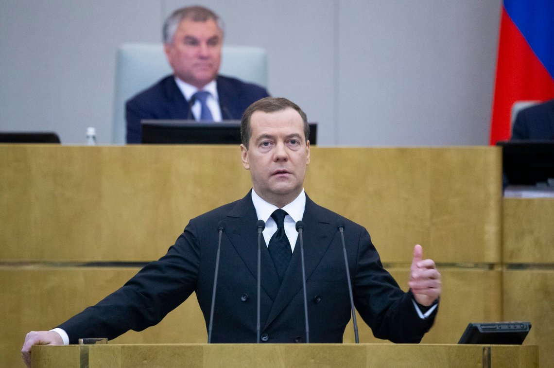 Russlands tidligere president Dmitrij Medvedev hevder at flere land nå er klare til å levere egne atomvåpen til Iran. Foto: AP /Alexander Zemlianichenko/ NTB Russlands tidligere president Dmitrij Medvedev hevder at flere land nå er klare til å levere egne atomvåpen til Iran. Foto: AP /Alexander Zemlianichenko/ NTB