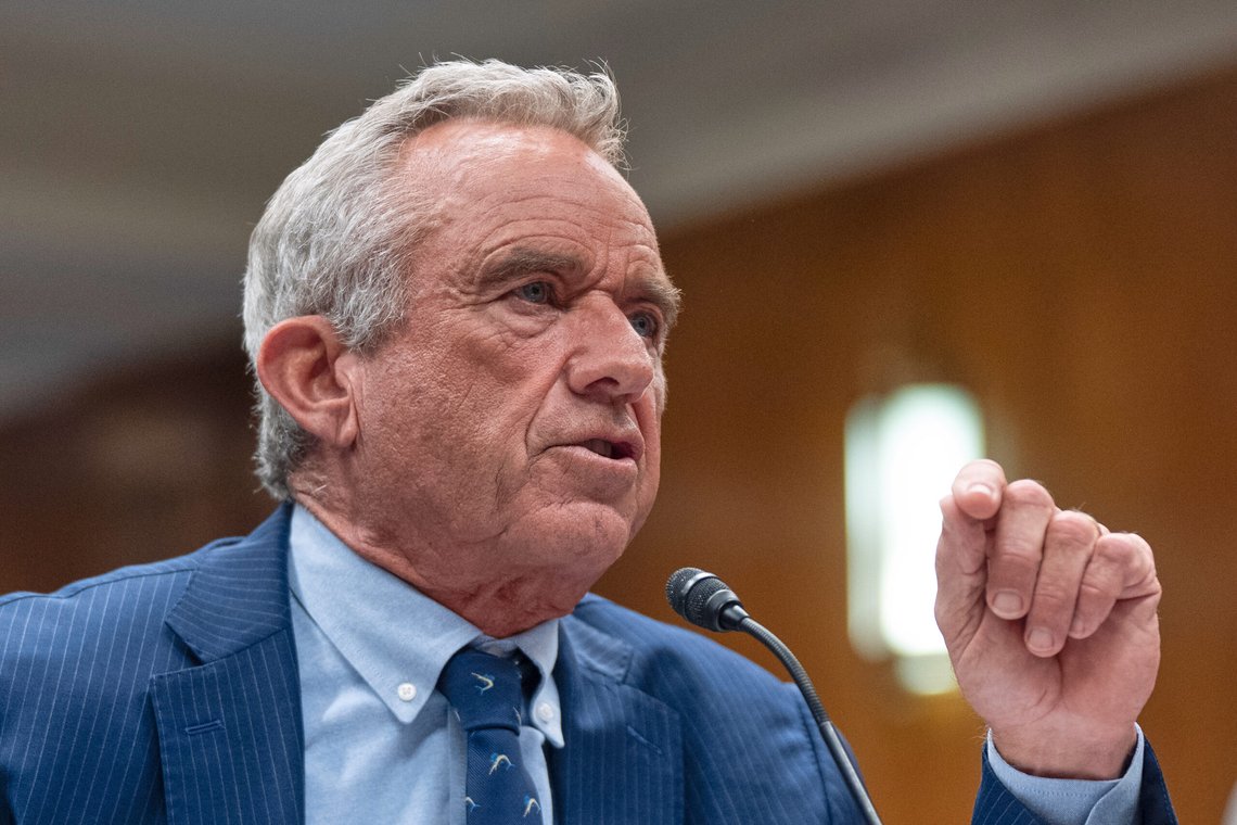 Helse- og sosialminister Robert F. Kennedy jr. vitner før en høring i Senatets underkomité for bevilgninger for å undersøke foreslåtte budsjettanslag for regnskapsåret 2026 for Department of Health and Human Services, på Capitol Hill, 20. mai 2025, i Washington. Foto: Manuel Balce Ceneta, AP-NTB. Helse- og sosialminister Robert F. Kennedy jr. vitner før en høring i Senatets underkomité for bevilgninger for å undersøke foreslåtte budsjettanslag for regnskapsåret 2026 for Department of Health and Human Services, på Capitol Hill, 20. mai 2025, i Washington. Foto: Manuel Balce Ceneta, AP-NTB.