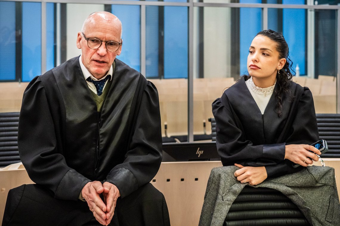 Forsvarerne Geir Lippestad og Aicha Selhi under domsavsigelsen i saken mot de to søstrene fra Bærum som var tiltalt for deltakelse i IS. Foto: Ole Berg-Rusten / NTB Forsvarerne Geir Lippestad og Aicha Selhi under domsavsigelsen i saken mot de to søstrene fra Bærum som var tiltalt for deltakelse i IS. Foto: Ole Berg-Rusten / NTB