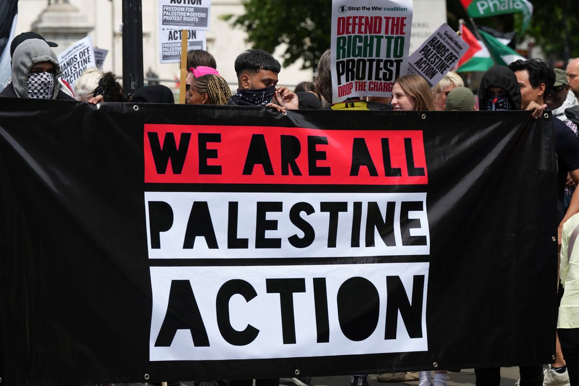 Palestine Action demonstrerer i London 23. juni 2025. (AP Photo/Frank Augstein) Palestine Action
