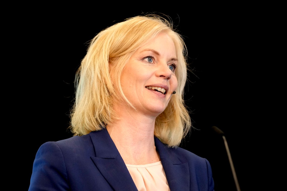 Forsknings- og høyere utdanningsminister Sigrun Aasland (Ap) ønsker flere utenlandske forskere på toppnivå i Norge. Nå er en ny ordning med en ramme på 300 millioner kroner klar til bruk, og trolig vil kjønnsforskere og eksperter på kritisk raseteori ønskes velkommen. Foto: Fredrik Varfjell / NTB Forsknings- og høyere utdanningsminister Sigrun Aasland (Ap) ønsker flere utenlandske forskere på toppnivå i Norge. Nå er en ny ordning med en ramme på 300 millioner kroner klar til bruk, og trolig vil kjønnsforskere og eksperter på kritisk raseteori ønskes velkommen. Foto: Fredrik Varfjell / NTB