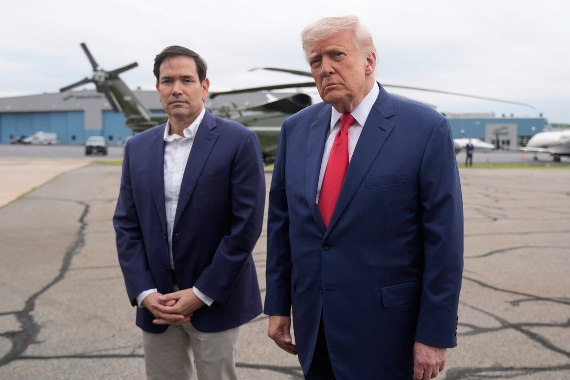 Utenriksminister Marco Rubio og USAs president Donald Trump, har valgt å forlate G7-møtet tidlig og dra hjem til USA, på grunn av situasjonen i Midtøsten. Foto: AP/Manuel Balce Ceneta/NTB Utenriksminister Marco Rubio og USAs president Donald Trump, har valgt å forlate G7-møtet tidlig og dra hjem til USA, på grunn av situasjonen i Midtøsten. Foto: AP/Manuel Balce Ceneta/NTB