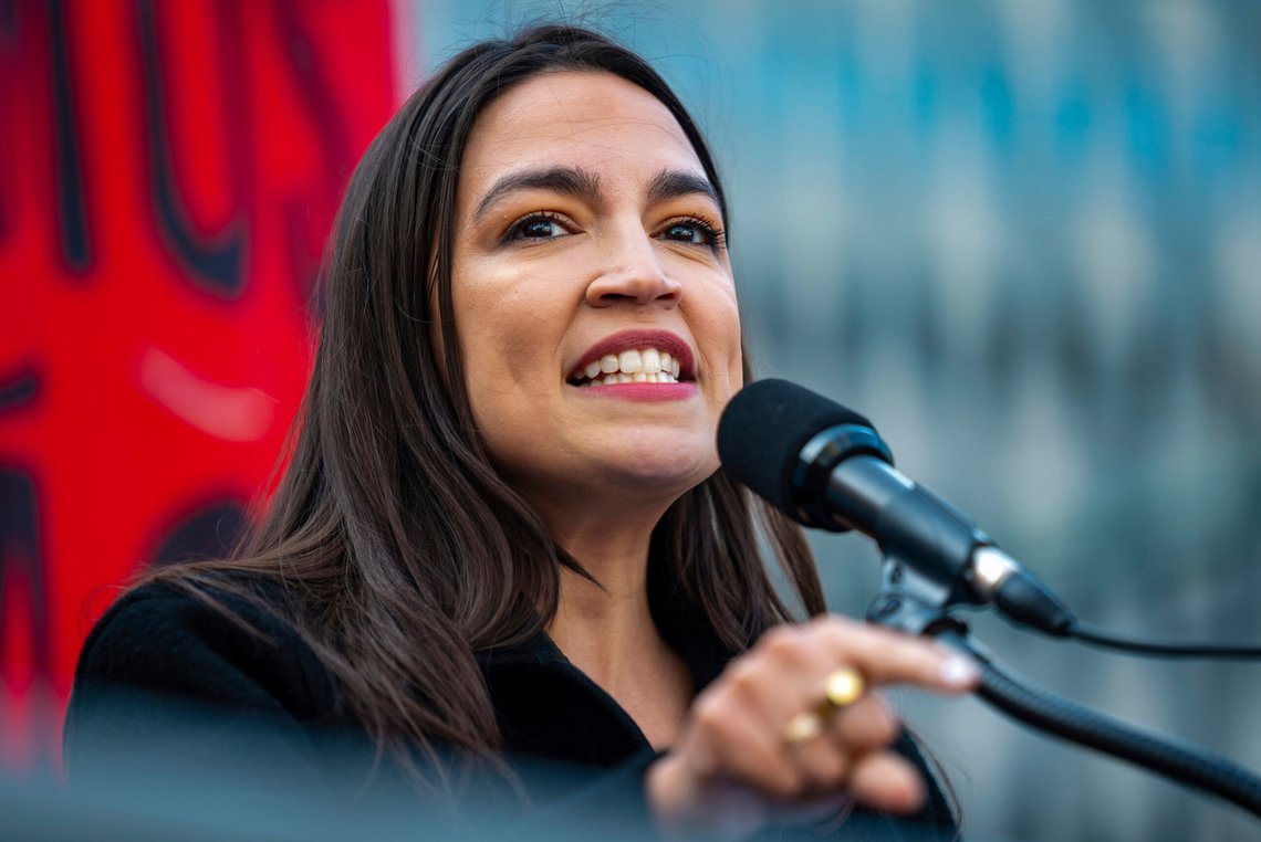 Alexandria Ocasio-Cortez (D) er en av de mest venstreradikale representantene i Kongressen. Nå krever hun at president Donald Trump stilles for riksrett på grunn av angrepene mot Iran. Foto: AP /Angelina Katsanis/ NTB Alexandria Ocasio-Cortez (D) er en av de mest venstreradikale representantene i Kongressen. Nå krever hun at president Donald Trump stilles for riksrett på grunn av angrepene mot Iran. Foto: AP /Angelina Katsanis/ NTB