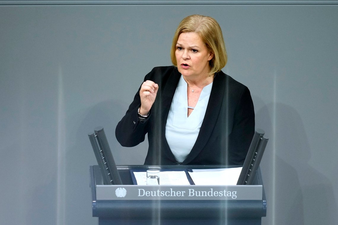 Tyskland innenriksminister Nancy Faeser forsøkte å forby både COMPACT-Magazine og AfD, men lykkes ikke. Foto: Ebrahim Noroozi / AP / NTB Tyskland innenriksminister Nancy Faeser forsøkte å forby både COMPACT-Magazine og AfD, men lykkes ikke. Foto: Ebrahim Noroozi / AP / NTB