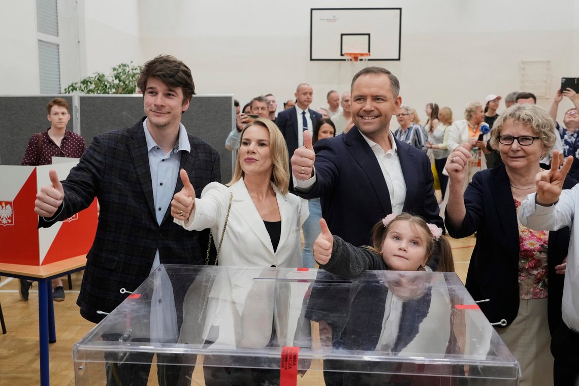 Presidential candidate Karol Nawrocki, second right, poses with family members after voting at a polling station during the presidential election runoff in Warsaw, Poland, Sunday, June 1, 2025. (AP Photo/Czarek Sokolowski) Presidential candidate Karol Nawrocki, second right, poses with family members after voting at a polling station during the presidential election runoff in Warsaw, Poland, Sunday, June 1, 2025. (AP Photo/Czarek Sokolowski)