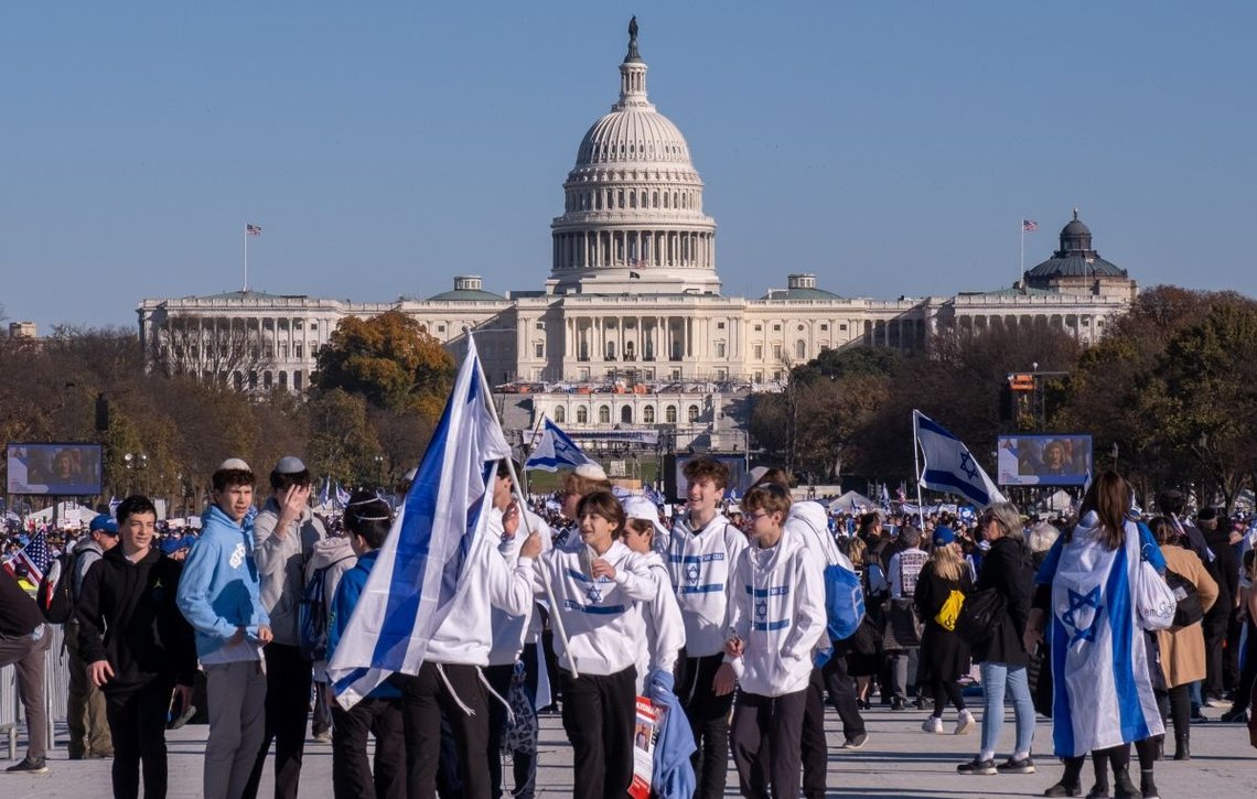 Washington, D.C., USA, 14. november 2023: Omtrent 290 000 mennesker samlet seg til March for Israel på National Mall for å vise støtte til Israel og protestere mot økende antisemittisme over hele verden. Foto: Shutterstock av Syndi Pilar. Washington, D.C., USA, 14. november 2023: Omtrent 290 000 mennesker samlet seg til March for Israel på National Mall for å vise støtte til Israel og protestere mot økende antisemittisme over hele verden. Foto: Shutterstock av Syndi Pilar.