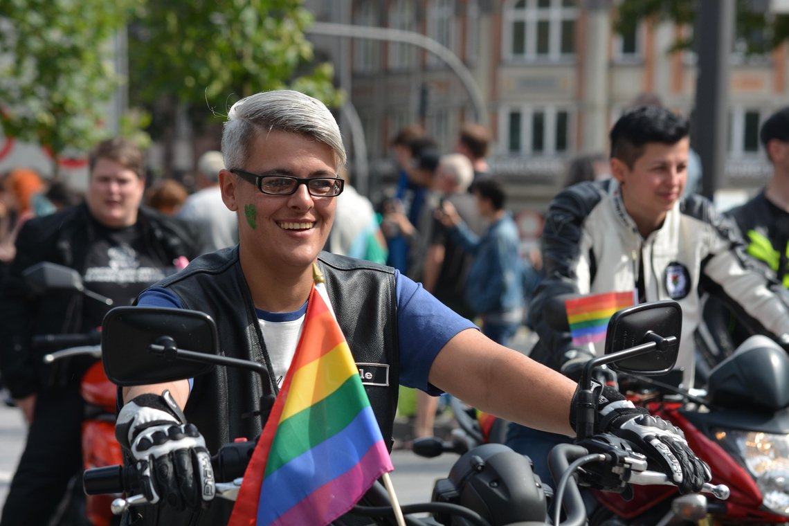 Er du kritisk til Pride-hysteriet? Da bør du ikke skrive i kommentarfeltet til Drammens Tidende, hvis du vil unngå å bli trakassert hjemme av pøbler som kaller seg journalister. Foto: Pixabay Er du kritisk til Pride-hysteriet? Da bør du ikke skrive i kommentarfeltet til Drammens Tidende, hvis du vil unngå å bli trakassert hjemme av pøbler som kaller seg journalister. Foto: Pixabay