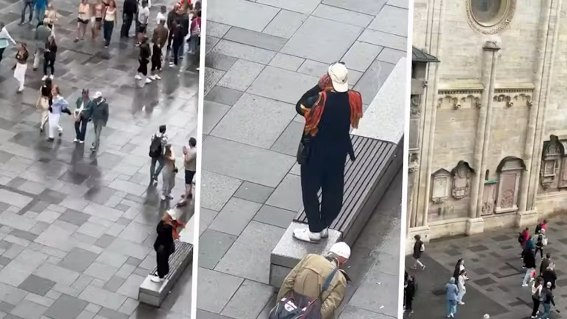 En ukjent person kaller inn til islamsk bønn med bønnerop foran Stefansdomen i Wien. Stillbilde video En ukjent person kaller inn til islamsk bønn med bønnerop foran Stefansdomen i Wien. Stillbilde video
