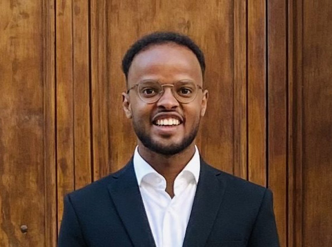 Ismail A. Hussein, bystyrerepresentant for Venstre i Oslo, vil at NATO skal bombe Israel. (Foto: Venstre) Ismail A. Hussein, bystyrerepresentant for Venstre i Oslo, vil at NATO skal bombe Israel. (Foto: Venstre)