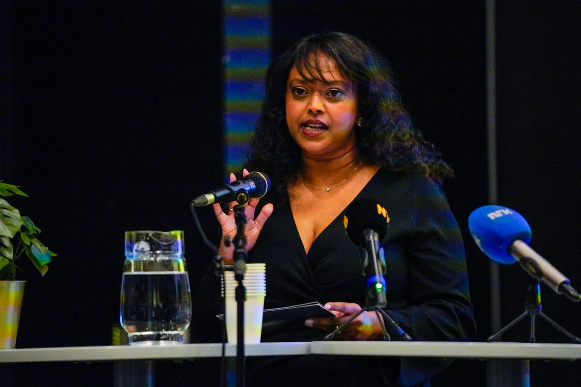 Kamzy Gunaratnam (Ap) under lanseringen av ny handlingsplan mot negativ sosial kontroll og æresmotivert vold på Bjørnholt Videregående skole.
Foto: Gorm Kallestad / NTB Kamzy Gunaratnam (Ap) under lanseringen av ny handlingsplan mot negativ sosial kontroll og æresmotivert vold på Bjørnholt Videregående skole.
Foto: Gorm Kallestad / NTB