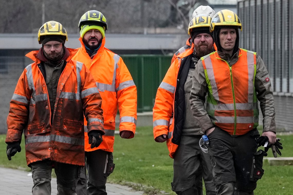 Tyskere må stå lenger i arbeidet og jobbe hardere, mener landets økonomiminister Katherina Reiche. Disse tyske stålarbeiderne er kanskje uenige. Foto: AP / NTB Tyskere må stå lenger i arbeidet og jobbe hardere, mener landets økonomiminister Katherina Reiche. Disse tyske stålarbeiderne er kanskje uenige. Foto: AP / NTB
