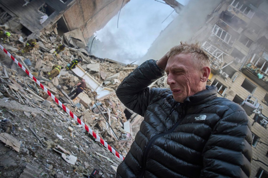 A resident reacts after a Russian missile hit a multi-storey apartment during Russia's massive missile and drone air attack in Kyiv, Ukraine, Tuesday, June 17, 2025. (AP Photo/Efrem Lukatsky) A resident reacts after a Russian missile hit a multi-storey apartment during Russia's massive missile and drone air attack in Kyiv, Ukraine, Tuesday, June 17, 2025. (AP Photo/Efrem Lukatsky)