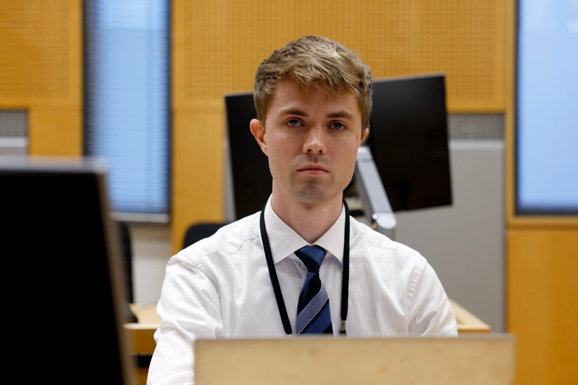 Oslo 20250729.
Mannen som er siktet for å ha slått en dommer på Norway Cup i hodet mandag fremstilles for varetektsfengsling i Oslo Tinghus. Aktor i saken er Viktor Alan Brekke.
Foto: Jonas Been Henriksen / NTB Oslo 20250729.
Mannen som er siktet for å ha slått en dommer på Norway Cup i hodet mandag fremstilles for varetektsfengsling i Oslo Tinghus. Aktor i saken er Viktor Alan Brekke.
Foto: Jonas Been Henriksen / NTB