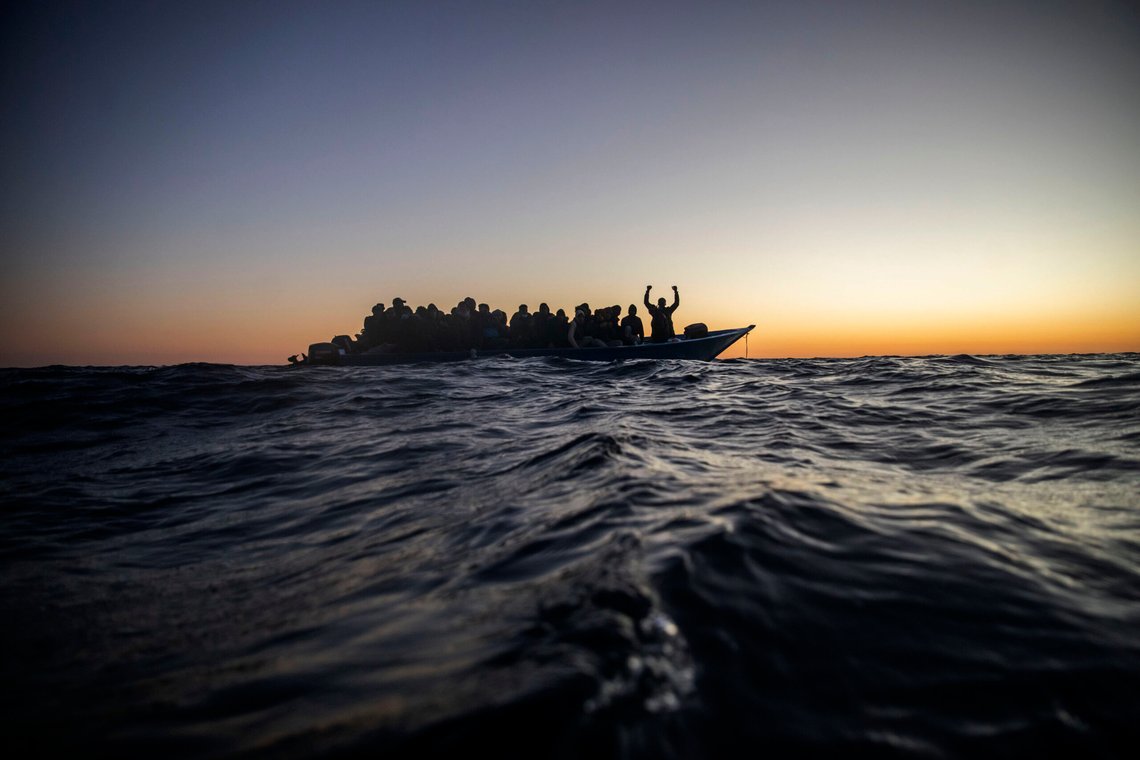 Båtmigranter strømmer over Middelhavet, ofte fra Libya til Vest-Europa. Mange av disse fortsetter videre med båt fra Frankrike til England, og stadig flere fortsetter helt til Irland. Foto: AP /Bruno Thevenin/ NTB Båtmigranter strømmer over Middelhavet, ofte fra Libya til Vest-Europa. Mange av disse fortsetter videre med båt fra Frankrike til England, og stadig flere fortsetter helt til Irland. Foto: AP /Bruno Thevenin/ NTB