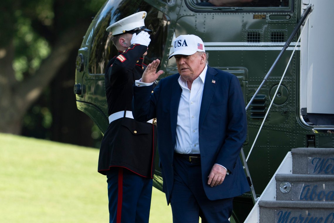 USAs president Donald Trump har kunngjort nye tollsatser. Her ankommer Trump Det hvite hus i helikopter søndag 6. juli. Foto: AP /Manuel Balce Ceneta/ NTB USAs president Donald Trump har kunngjort nye tollsatser. Her ankommer Trump Det hvite hus i helikopter søndag 6. juli. Foto: AP /Manuel Balce Ceneta/ NTB