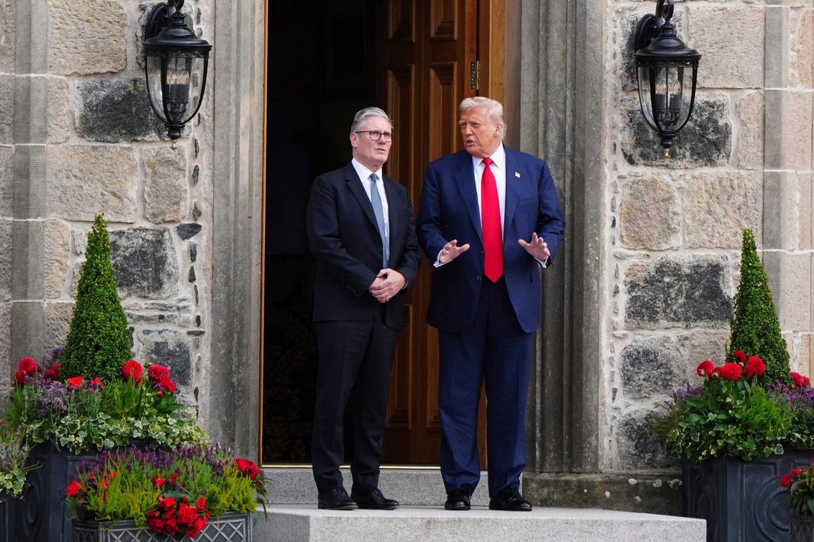 Ingen tvil om hvem som var sjefen under møtet i Aberdeenshire mandag 28. juli. Problemet er bare at Keir Starmer ikke forstår dette, eller presses til å ignorere realitetene. Foto: Jane Barlow /Pool Photo via AP/ NTB Ingen tvil om hvem som var sjefen under møtet i Aberdeenshire mandag 28. juli. Problemet er bare at Keir Starmer ikke forstår dette, eller presses til å ignorere realitetene. Foto: Jane Barlow /Pool Photo via AP/ NTB