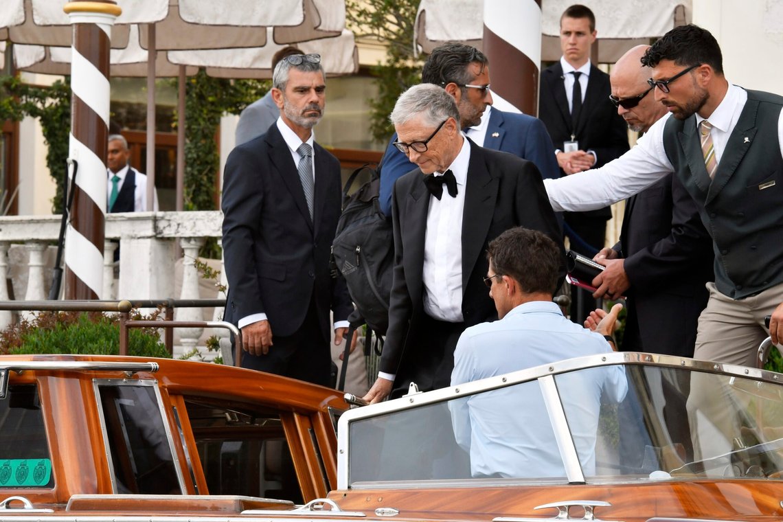Bill Gates leaves a hotel ahead of the anticipated wedding celebrations of Jeff Bezos and Lauren Sanchez, in Venice, Italy, Friday, June 27, 2025. (AP Photo/Luigi Costantini) Bill Gates leaves a hotel ahead of the anticipated wedding celebrations of Jeff Bezos and Lauren Sanchez, in Venice, Italy, Friday, June 27, 2025. (AP Photo/Luigi Costantini)