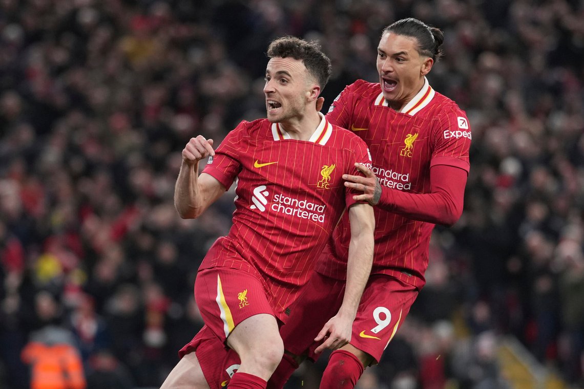 Diogo Jota feirer sammen med Liverpools Darwin Nunez etter å ha scoret sitt lags andre mål under fotballkampen i den engelske Premier League mellom Liverpool og Fulham på Anfield stadion i Liverpool, England, lørdag 14. desember 2024. Nå er han død. Foto: AP/ Jon Super/ NTB Diogo Jota feirer sammen med Liverpools Darwin Nunez etter å ha scoret sitt lags andre mål under fotballkampen i den engelske Premier League mellom Liverpool og Fulham på Anfield stadion i Liverpool, England, lørdag 14. desember 2024. Nå er han død. Foto: AP/ Jon Super/ NTB