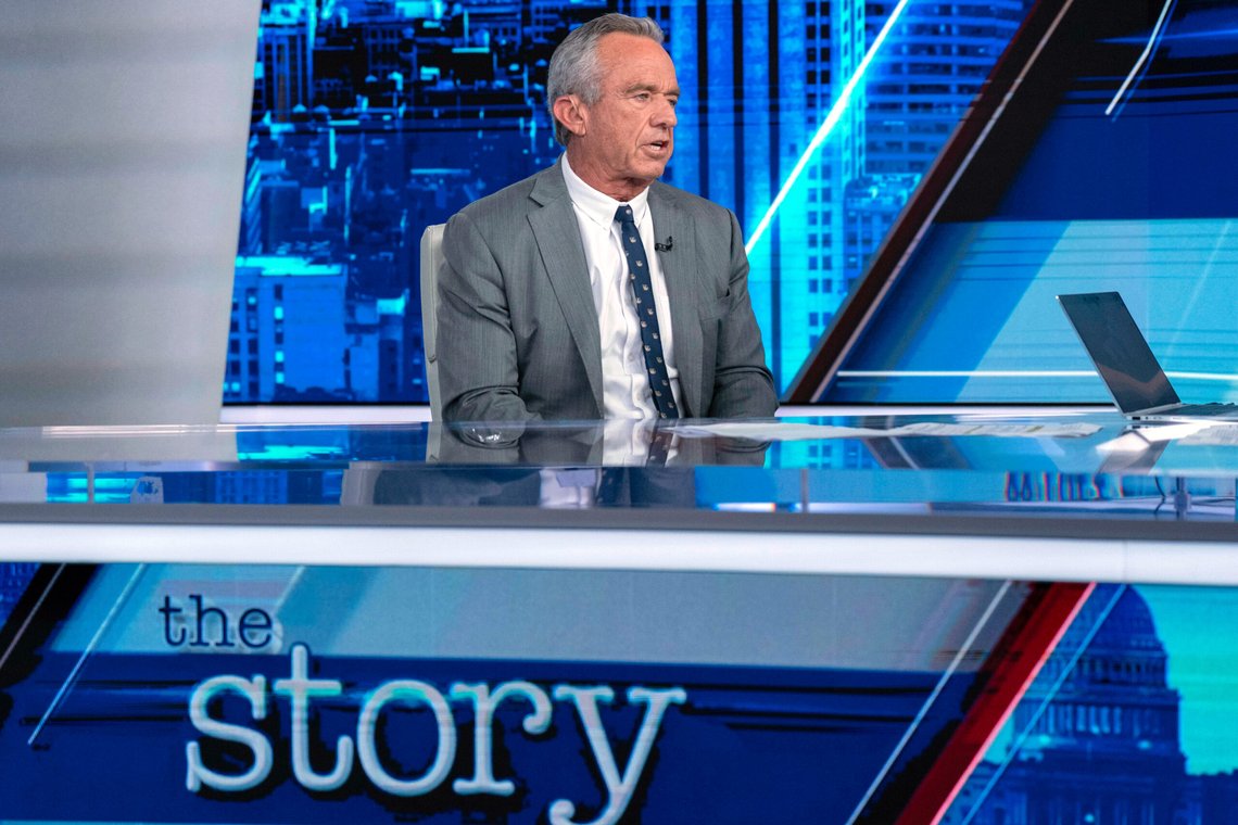 Helse- og omsorgsminister Robert F. Kennedy jr. snakker under et intervju med Martha MacCallum på FOX News' The Story with Martha MacCallum, 12. juni 2025 på FOX News' kontor i Washington. Foto: Jose Luis Magana, AP-NTB. Helse- og omsorgsminister Robert F. Kennedy jr. snakker under et intervju med Martha MacCallum på FOX News' The Story with Martha MacCallum, 12. juni 2025 på FOX News' kontor i Washington. Foto: Jose Luis Magana, AP-NTB.