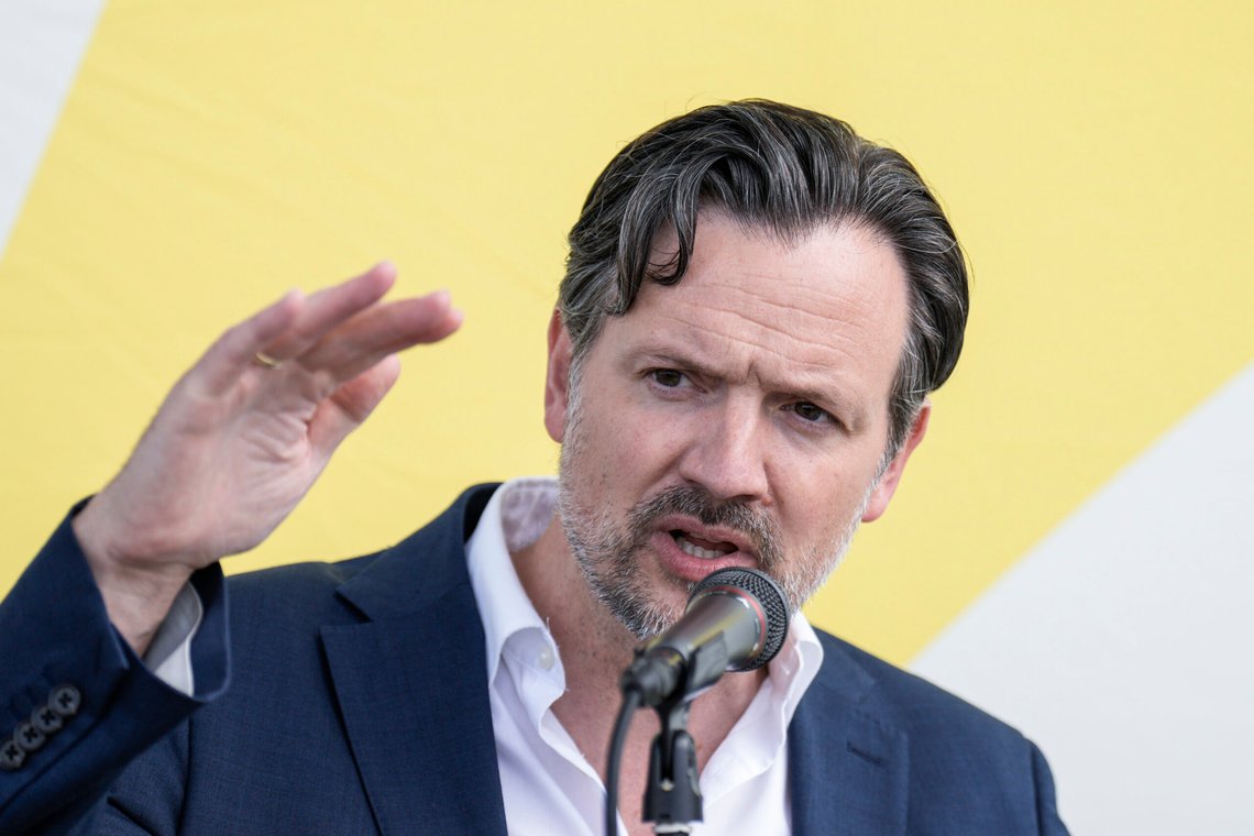 KrF-leder Dag Inge Ulstein speider etter 4 prosent av velgerne, hvilket vil få Kristelig Folkeparti over sperregrensen. Dersom de greier det er han åpen for flere regjeringsalternativer, helst uten Venstre. Foto: Stian Lysberg Solum / NTB KrF-leder Dag Inge Ulstein speider etter 4 prosent av velgerne, hvilket vil få Kristelig Folkeparti over sperregrensen. Dersom de greier det er han åpen for flere regjeringsalternativer, helst uten Venstre. Foto: Stian Lysberg Solum / NTB