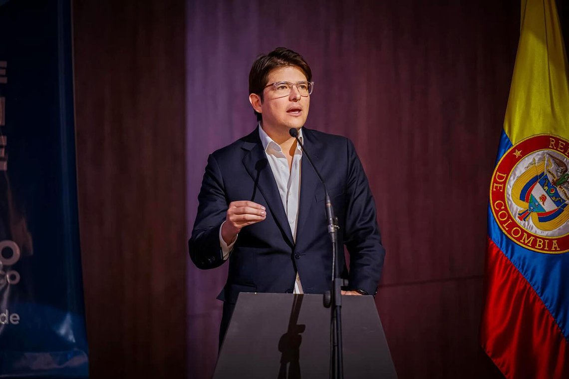 Miguel Uribe Turbay, mannen som vil kriminaliteten til livs, b le skutt av en ung gutt som hevder å ha «fått penger for det». Foto: instagram.com/maclaudiat Miguel Uribe Turbay, mannen som vil kriminaliteten til livs, b le skutt av en ung gutt som hevder å ha «fått penger for det». Foto: instagram.com/maclaudiat