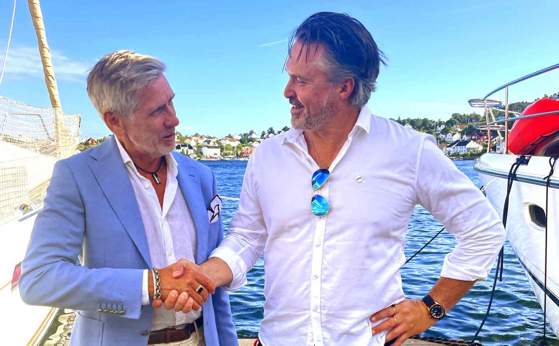 – Det er neppe noe sted i Norge hvor det forventes mer kraftforbruk enn i Grenland, mener adm.
dir. Jonny Hesthammer i Norsk Kjernekraft AS (t.v.) og Stein Olav Kåsa fra Industri- og
Næringspartiet i Porsgrunn. (Foto: Øistein Høksnes/INP) – Det er neppe noe sted i Norge hvor det forventes mer kraftforbruk enn i Grenland, mener adm.
dir. Jonny Hesthammer i Norsk Kjernekraft AS (t.v.) og Stein Olav Kåsa fra Industri- og
Næringspartiet i Porsgrunn. (Foto: Øistein Høksnes/INP)