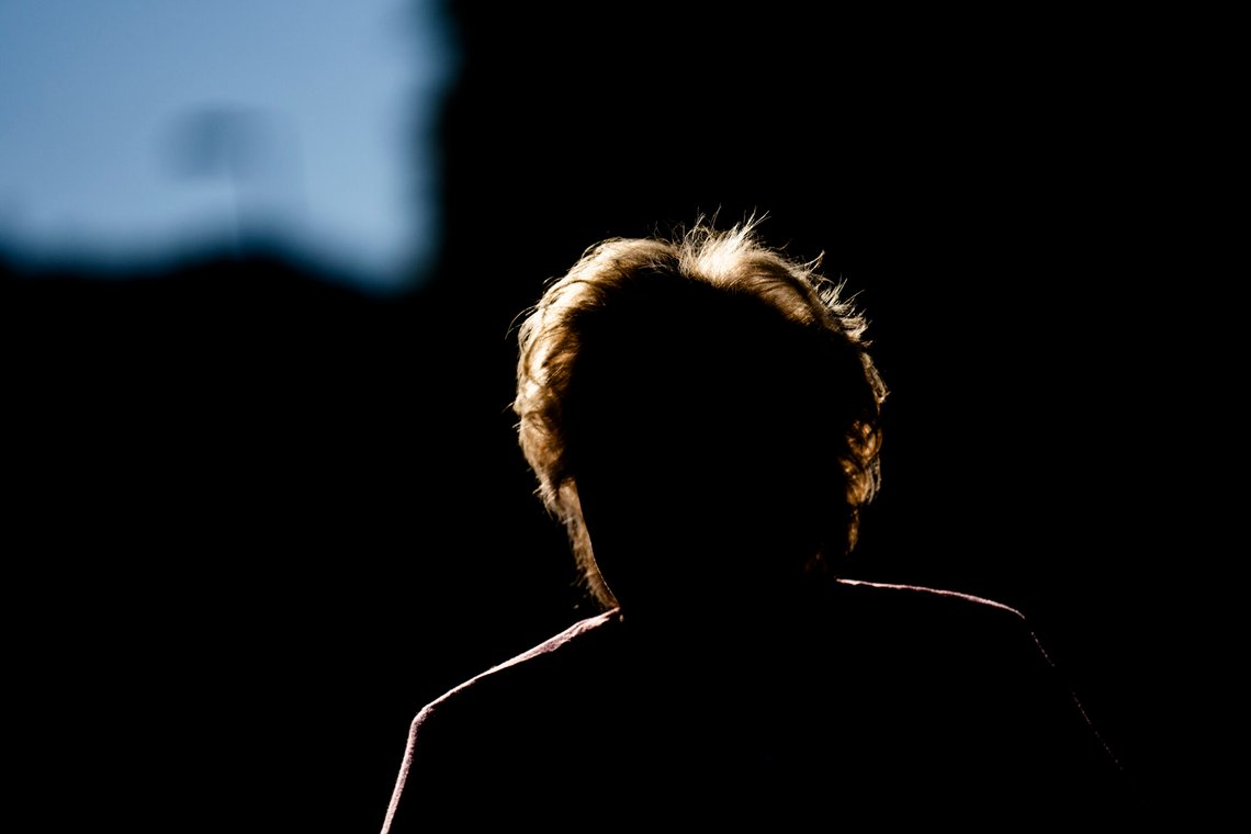 Høyre og Erna Solberg forsvinner stadig mer inn i mørket. Foto: Fredrik Varfjell / NTB Høyre og Erna Solberg forsvinner stadig mer inn i mørket. Foto: Fredrik Varfjell / NTB