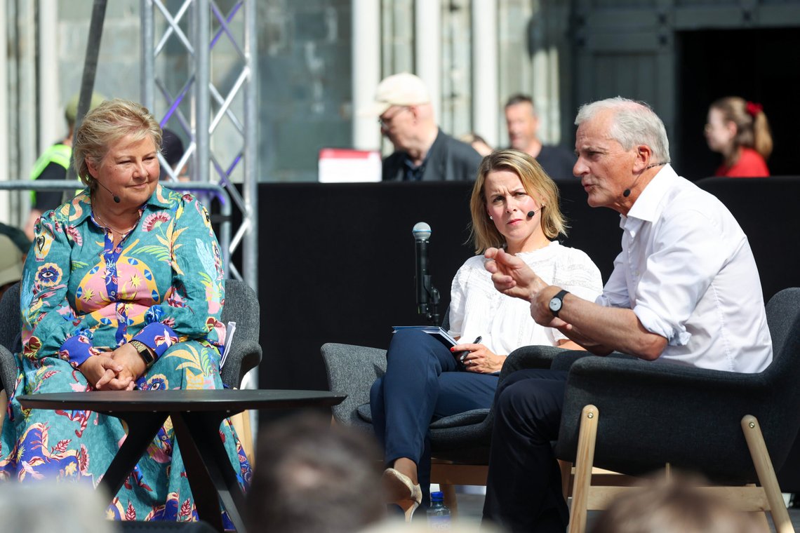 Trondheim 20250801.
Statsminister Jonas Gahr Støre (Ap) og Høyres leder Erna Solberg under Olavfestdagene i Trondheim fredag.
Foto: Jan Langhaug / NTB Trondheim 20250801.
Statsminister Jonas Gahr Støre (Ap) og Høyres leder Erna Solberg under Olavfestdagene i Trondheim fredag.
Foto: Jan Langhaug / NTB